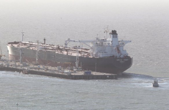 Oil spill containment booms oil tanker Yamuna Spirit Phillips 66 Refinery Rodeo